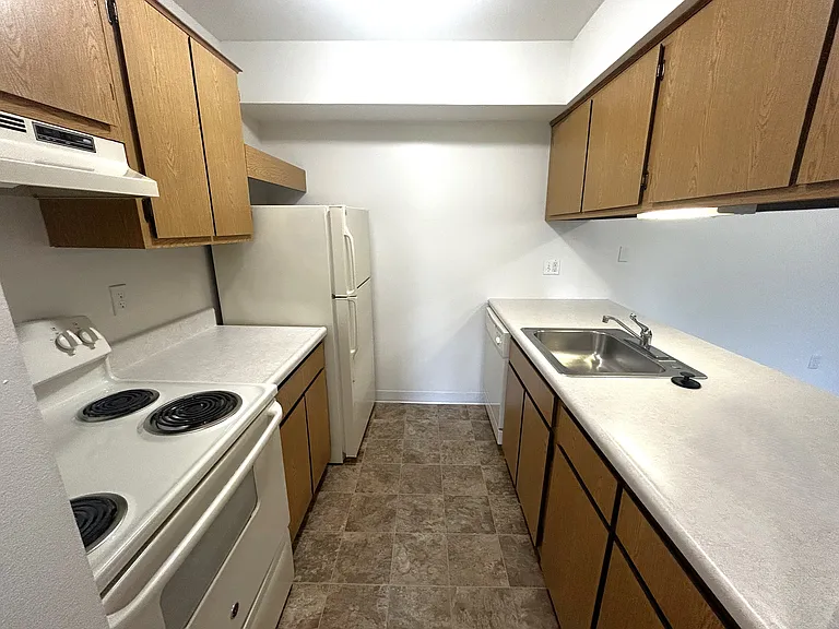 Charter Oaks Apartments — Photo 106