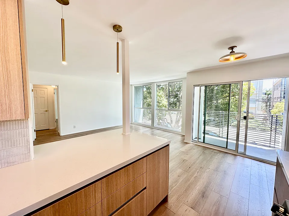 1311 California Ave #201