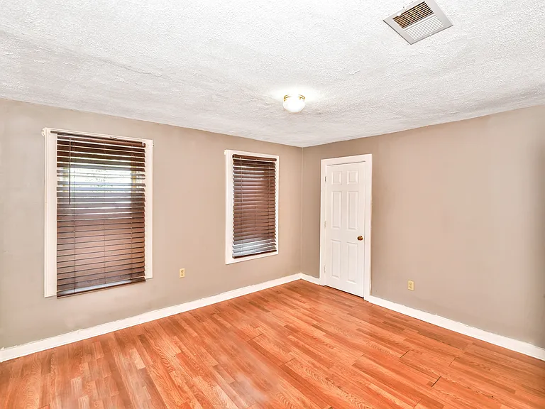 10 Milton St #2 — Photo 23