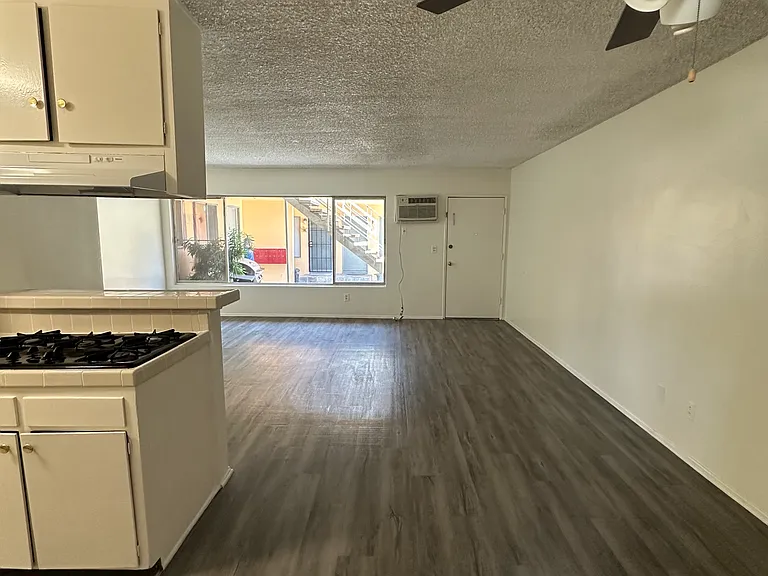 6320 Whitsett Ave #2 — Photo 8