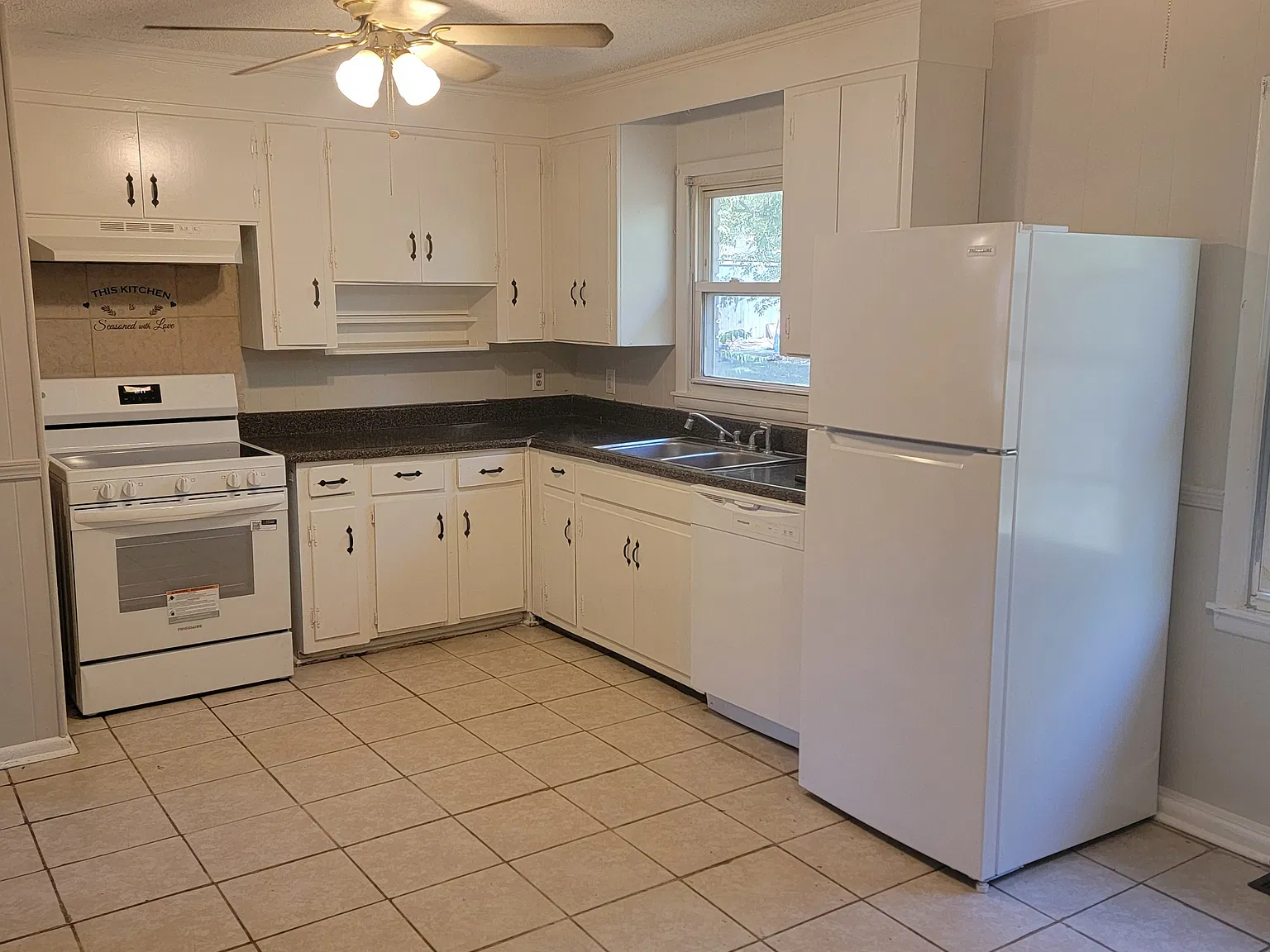 359 Paradise Street - 1 — Photo 3
