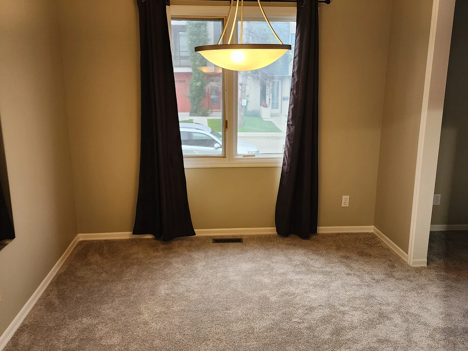 2 Bedroom in Bankview. — Photo 4
