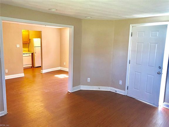 4th image of 3100 Glen Ave