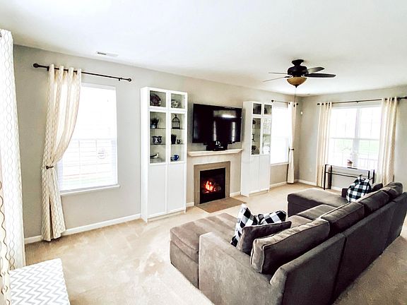 3rd image of 5489 Rainbow Falls St