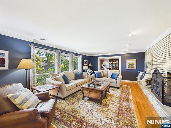 5th image of 120 Beverly Road