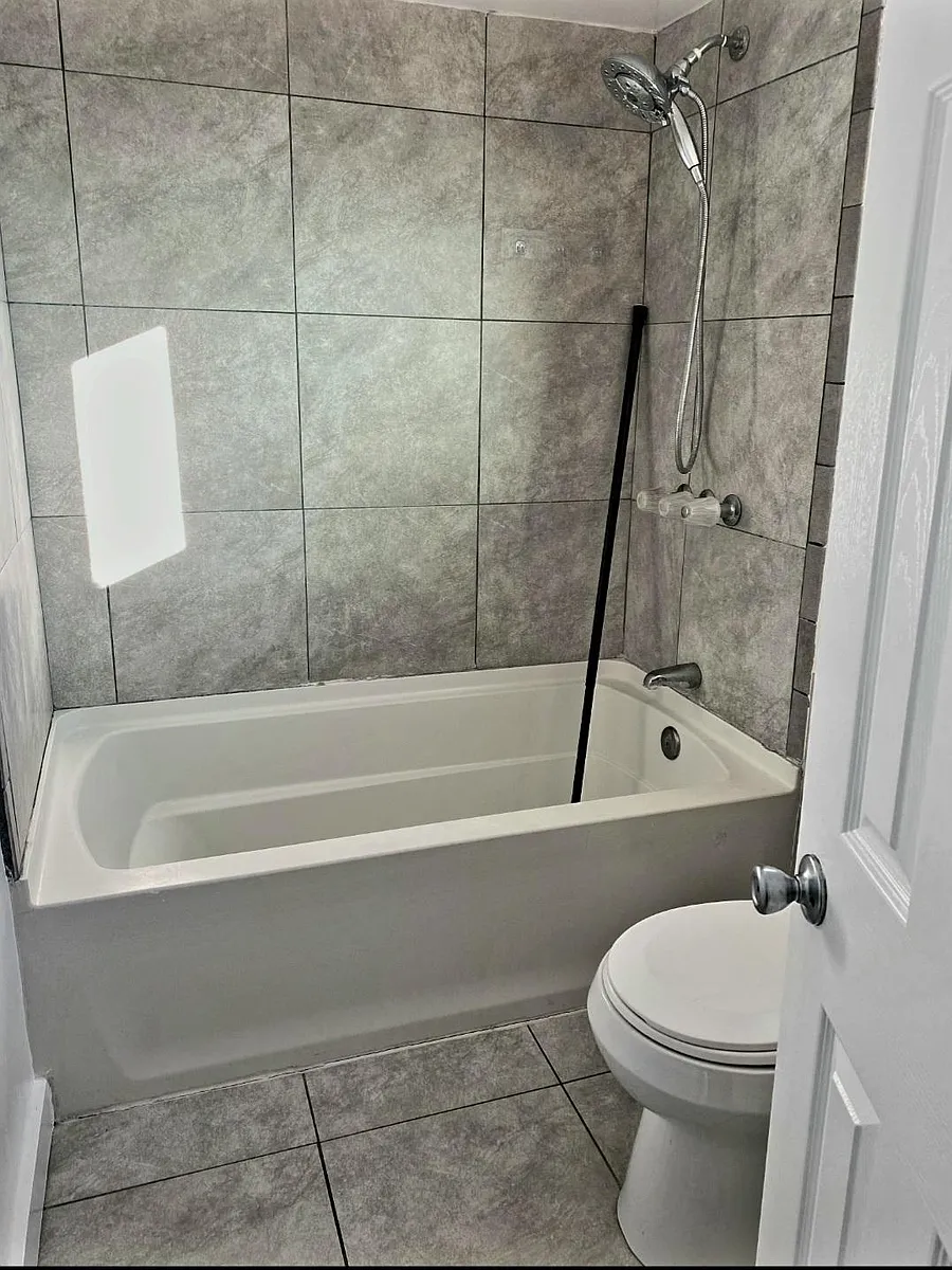 Building Photo - 1135 E 68th St #1/4