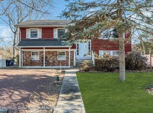 90 Oak Ridge Pkwy, Toms River, NJ