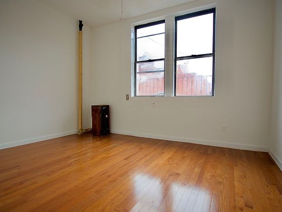 4th image of 158 Mott St APT 17