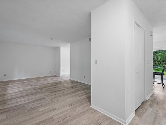 5th image of 12799 Cortland Ln