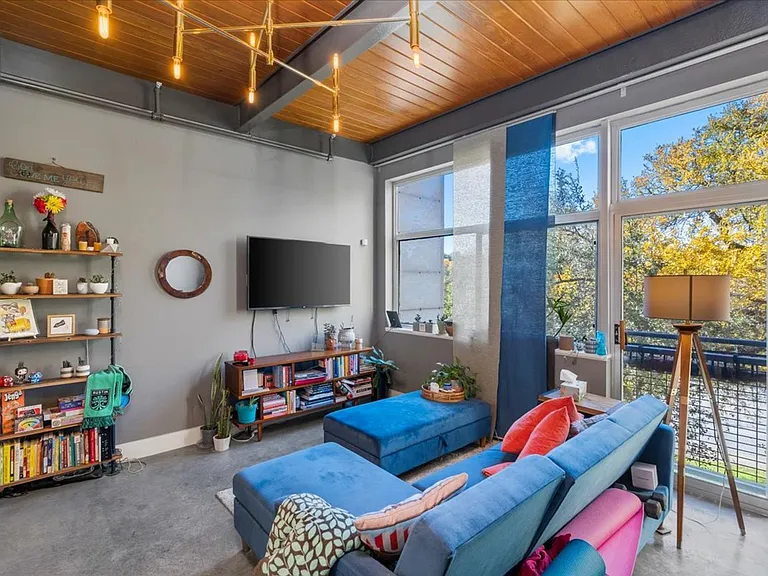 2205 N Lamar Blvd #214 — Photo 8