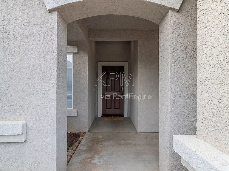 2609 Magnolia Ct — Photo 2