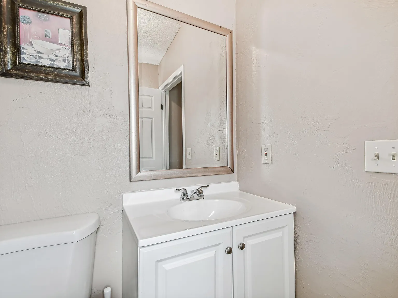 4 bed, 3.0 bath, 2292 sqft, $862 — Photo 4