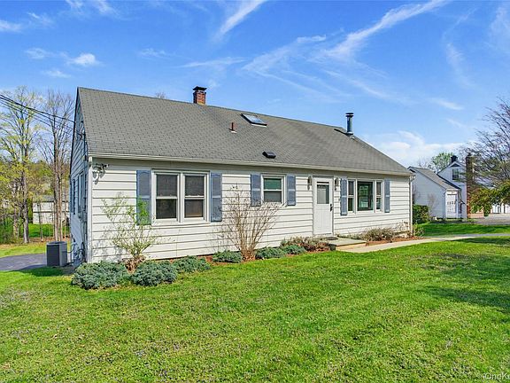 3rd image of 48 Quaker Hill Road