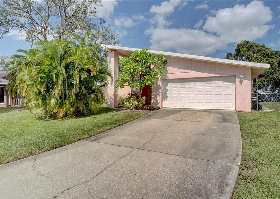 1st image of 526 Wayfarer Dr