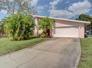 526 Wayfarer Dr, Tarpon Springs, FL 34689