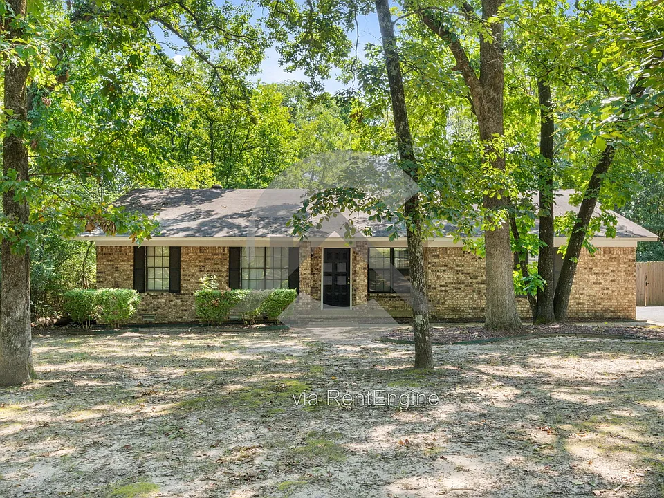 108 Robin Ln