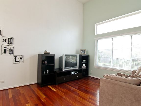 3rd image of 1091 S West Ave