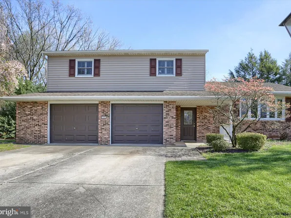 310 Pinewood Dr, Shiremanstown, PA 17011