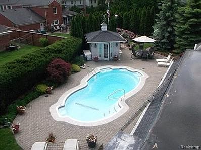 2nd image of 264 Grosse Pointe Blvd