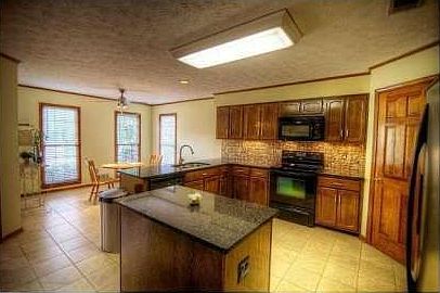 5th image of 1891 Travers Cir