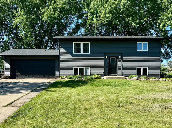 505 Meadow Lark Ln, Dodge Center, MN 55927