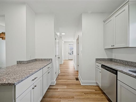 4th image of 218 Chestnut St