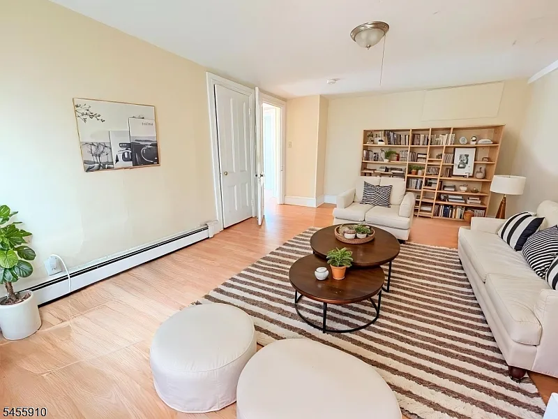 1 bed, 1.0 bath, $1,600 — Photo 1