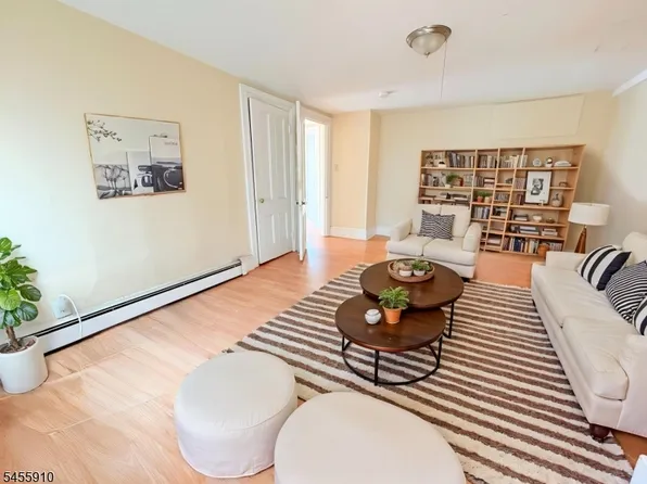 136 Main St, Flemington, NJ