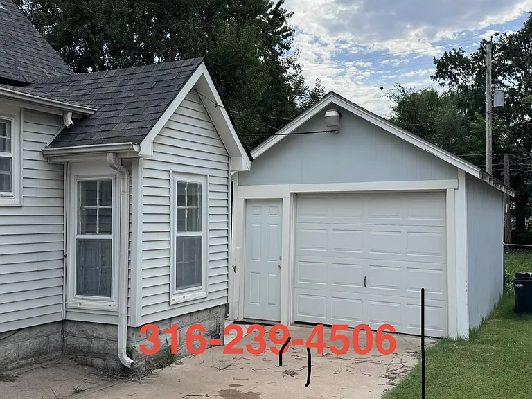 704 S Lorraine Ave — Photo 2