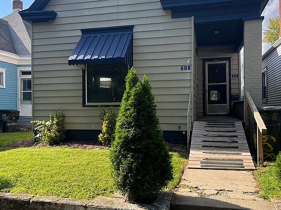 2nd image of 608 W Spring St