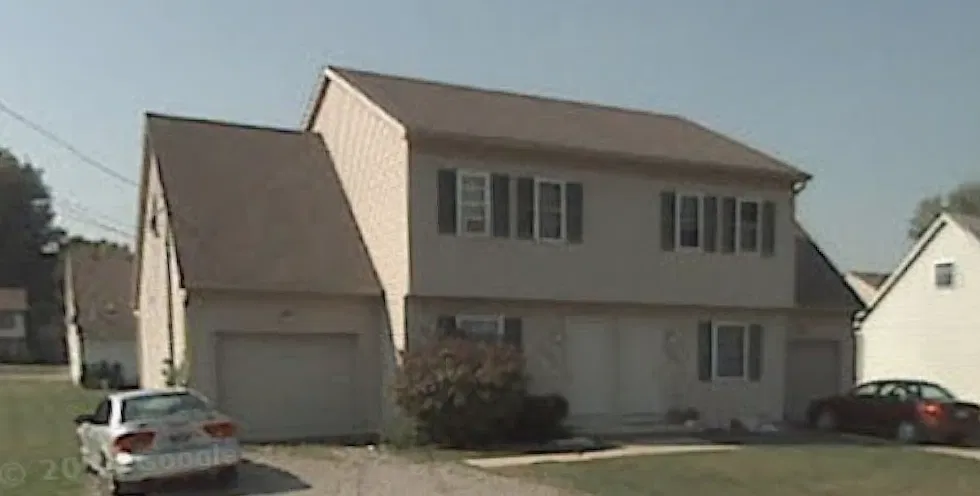 3 bed, 1.5 bath, 1300 sqft, $1,600 — Photo 1