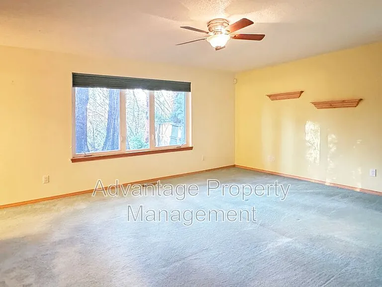 1340 SW Timian St — Photo 19