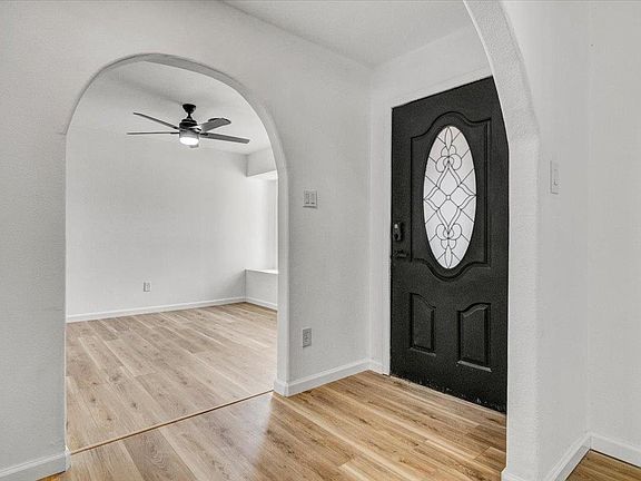 4th image of 1950 Camelot St