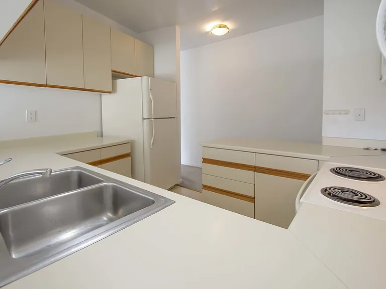 2060 Sutter St #205 — Photo 5