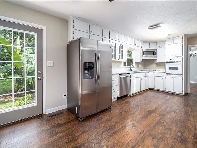 130 Maxanna Dr — Photo 4