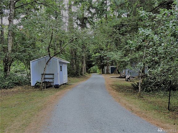 Truly a Mechanics dream! Plenty of room in here to work on what ever toy you may want or have!
