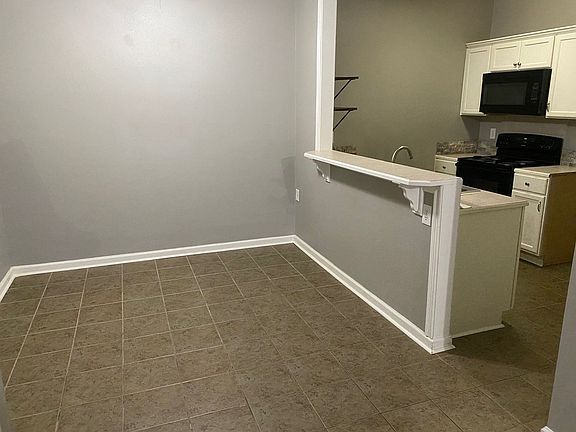 2nd image of 155 Aspen Sq APT 29
