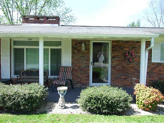 3rd image of 1424 Hickory Ln