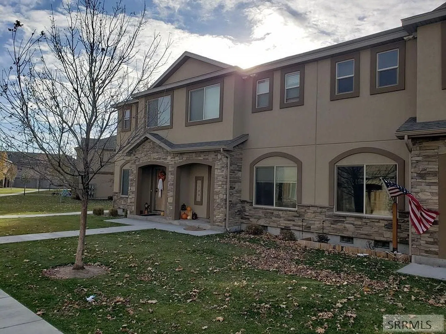 565 Pioneer Rd — Photo 1