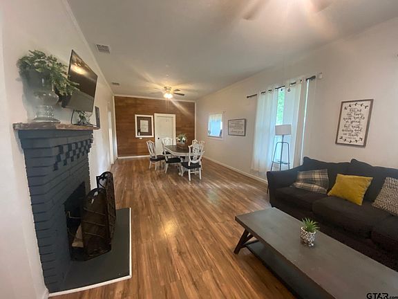 5th image of 622 Elm St