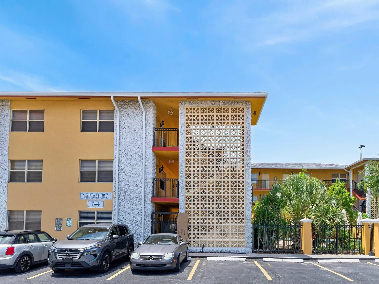 Sevilla Courts Condo — Photo 1