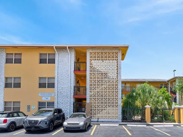744 NE 14th Avenue, Fort Lauderdale, FL 33304