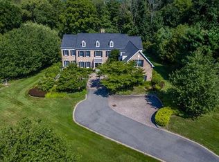 2 Leisure Farm Dr, Armonk, NY 10504