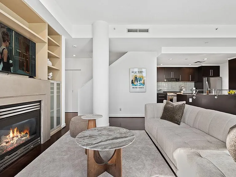638 Beach Cres #Townhouse 105 — Photo 5