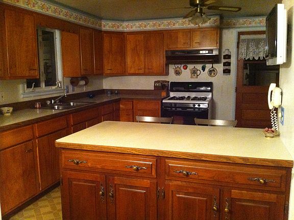 3rd image of 128 Fay Ln
