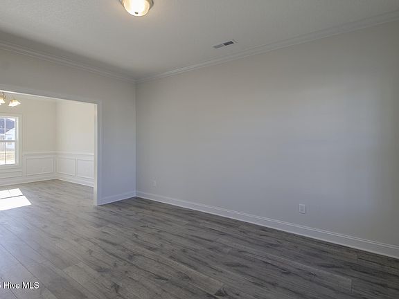 5th image of 320 Black Hawk Drive