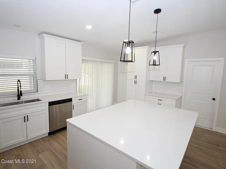 580 Pine Tree Dr — Photo 4