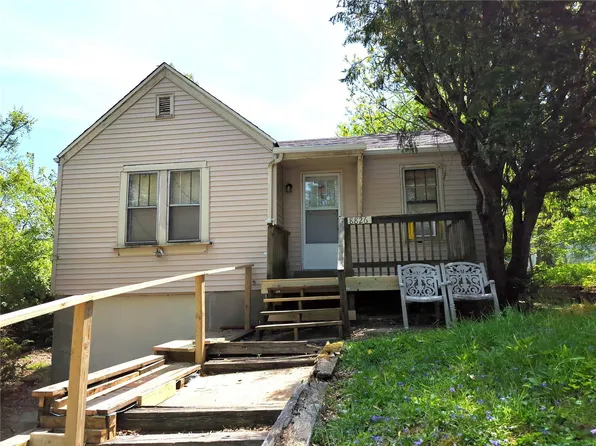 8826 Tyrell Dr, Saint Louis, MO 63136