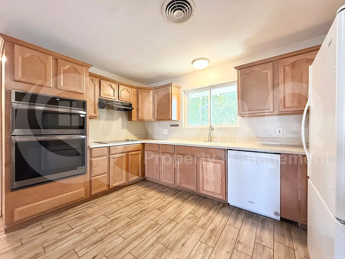 2 bed, 1.0 bath, 1208 sqft, $2,000 — Photo 3