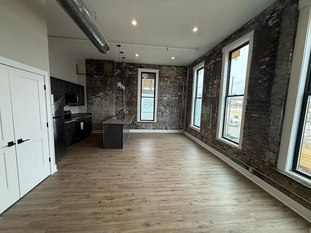 1108 N Water St — Photo 3